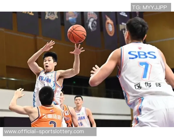 从热身赛失利到突发冲突:中国男篮蓝队的角逐与挑战描述:一场中国男篮蓝队对阵加拿大的热身赛未如预期,比赛中爆发的冲突与教练的出头,引发外界热议。这背后折射出中国男篮面临的压力与未来的希望。关键词:蓝队,热身赛,加拿大,冲突,教练,篮球,体育新闻,心理压力,团队合作 从热身赛失利到突发冲突:中国男篮蓝队的角逐与挑战描述:一场中国男篮蓝队对阵加拿大的热身赛未如预期,比赛中爆发的冲突与教练的出头,引发外界热议。这背后折射出中国男篮面临的压力与未来的希望。关键词:蓝队,热身赛,加拿大,冲突,教练,篮球,体育新闻,心理压力,团队合作