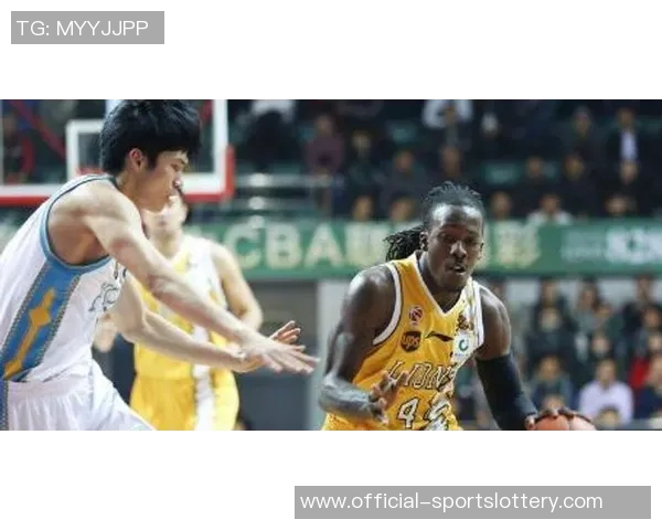 新疆终结广厦三连胜,亚当斯终于信任国内球员! 新疆终结广厦三连胜,亚当斯终于信任国内球员!