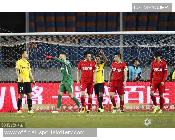 世体:拉什福德因比赛日晨会迟到被罚替补 世体:拉什福德因比赛日晨会迟到被罚替补