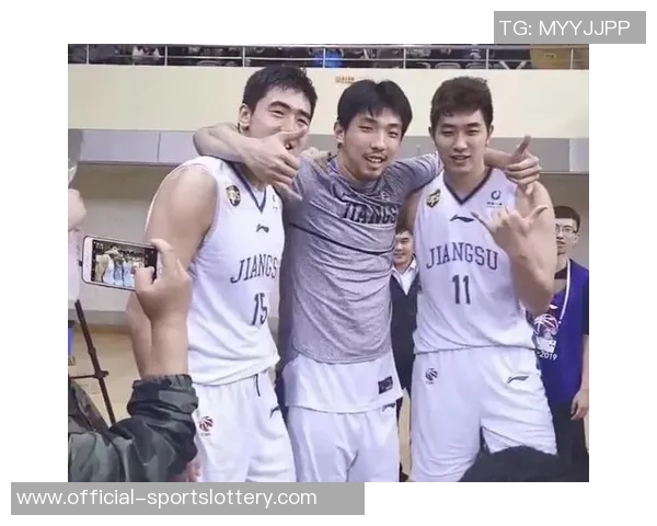 花式官宣续约柳伟李原宇！江苏男篮留住“熊大熊二”再续辉煌